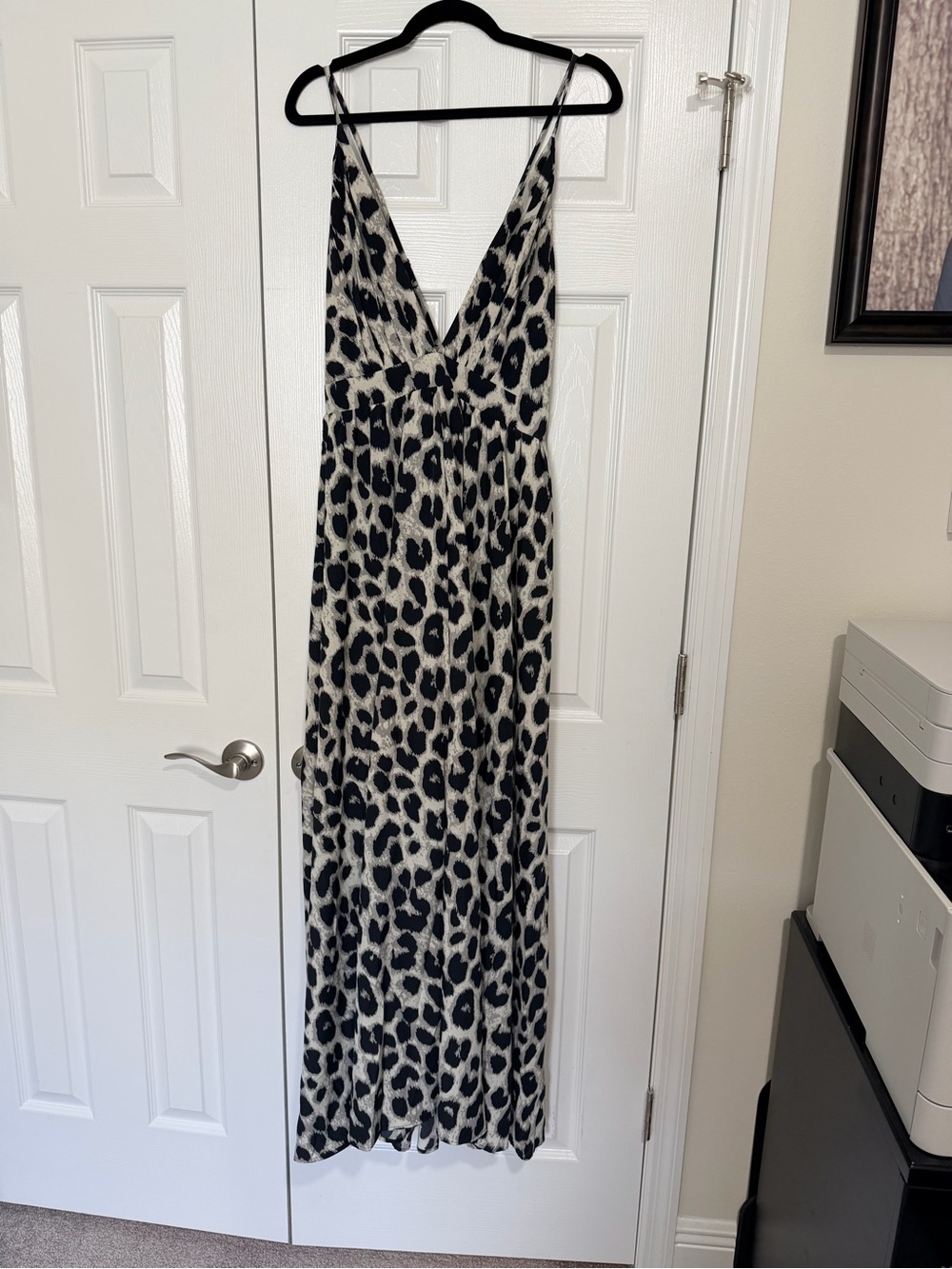 SHEIN Black and White Leopard Print Maxi Dress with V-Neck